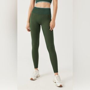 Outdoor Voices - Women's Leggings in Green Ribbed
